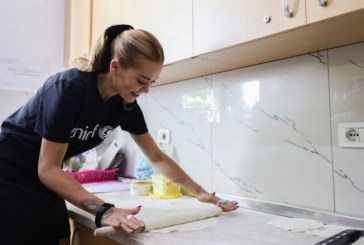 ‘Shpresoj ta kem bërë nënën krenare’ – Rita Ora përfshihet në gatim