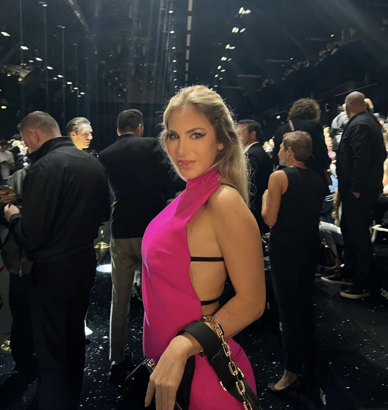 Arnida Çapi mysafire speciale në sfilatën “spring-summer 2023” të organizuar nga Dolce Gabanna në Milano
