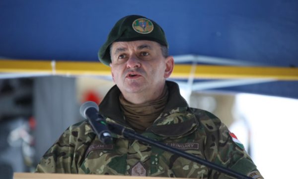 Komandanti i KFOR-it: Lufta në Ukrainë rriti tensionet edhe në Kosovë