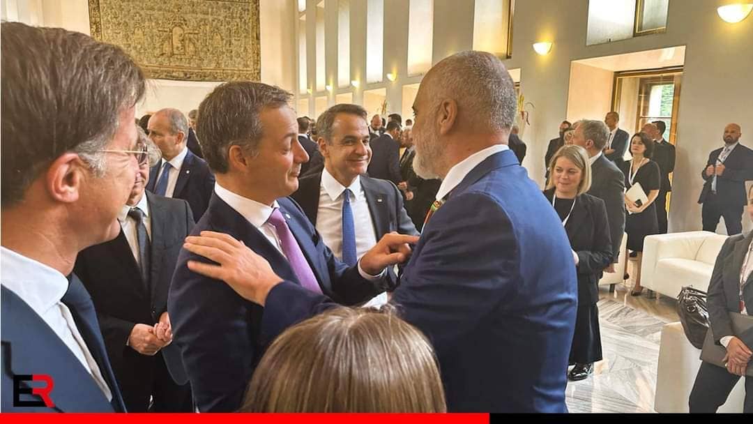 Si i magjepsi Edi Rama liderët botëror me kravaten e tij