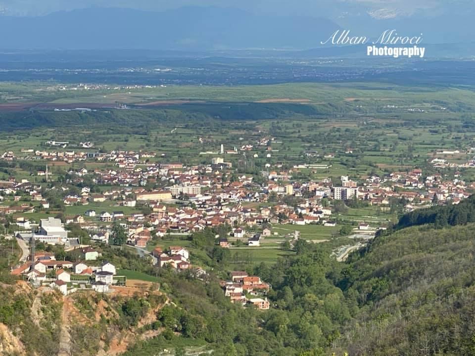 Dëmtohen varrezat në fshatin Gjocaj të Junikut, arrestohet i dyshuari