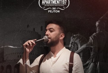 Festoni 28 Nëntorin në “Izi’s apartment 197” Pejton, me këngëtarin e njohur, Denik Prizrenin