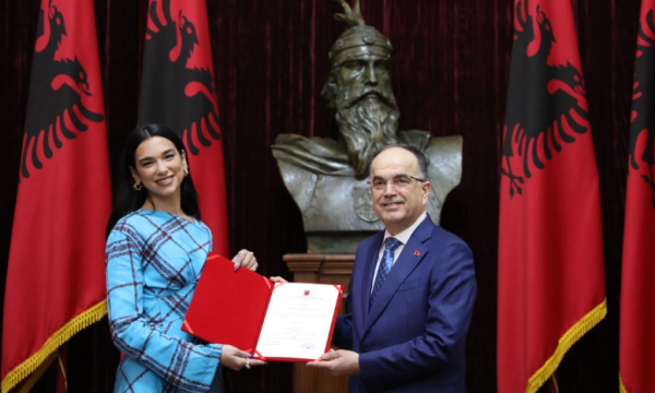 Dua Lipa merr nënshtetësinë shqiptare