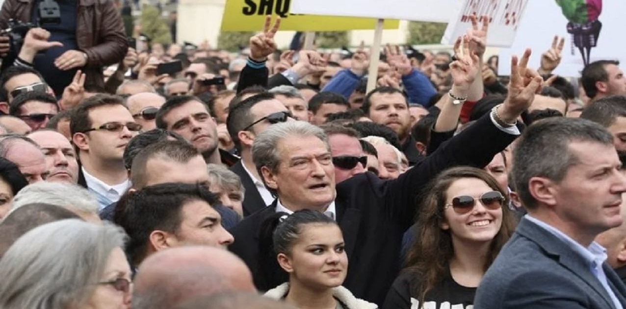 Sali Berisha sot në protestë kundër Edi Ramës