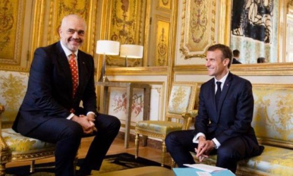 Edi Rama bën batuta me Macronin: Tani e kuptoj pse Putini kërkon të të përqafojë