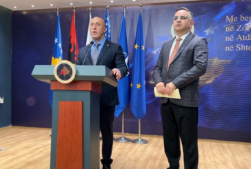 Haradinaj kërkon nga Kurti shtyerjen e vendimit për targat