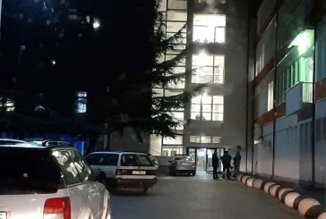 Suspendohen shtatë punonjës të Spitalit të Pejës për rastin e foshnjës së vdekur që u fut në lavatriçe