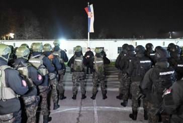 Ministri serb viziton xhandarmërinë jo shumë larg kufirit me Kosovën, flet për gatishmëri luftarake