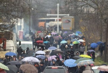 Dita e 4 e barrikadave në veri: Shkollat mbyllur, nuk kalohet as në këmbë