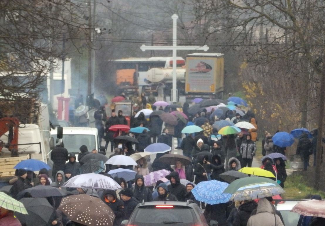 Dita e 4 e barrikadave në veri: Shkollat mbyllur, nuk kalohet as në këmbë