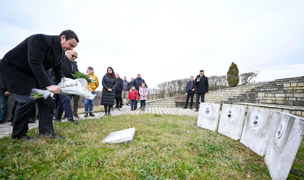 Kurti përkujton dëshmorët në Rogovë të Hasit, Vraniq, Bishtazhin e Gadish