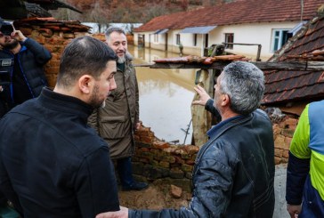 Memli Krasniqi në Skenderaj: Fton Qeverinë t’u ndihmojë qytetarëve të dëmtuar