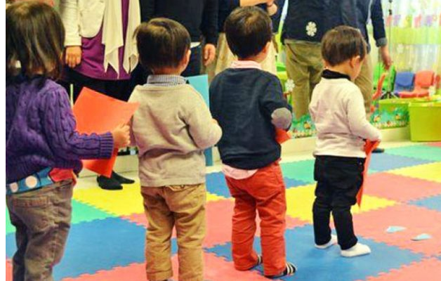 Edukatorja godet me shuplakë një fëmijë në një çerdhe në Mitrovicë, kopshti e pranon rastin