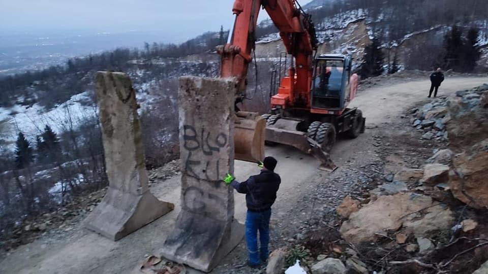 Zhbllokohet rruga e cila shpie në Bjeshkët e Junikut