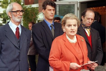 Albright në librin e saj tregon për presionet ndaj Thaçit: Rugova, Qosja e Surroi ishin ulur si cunga