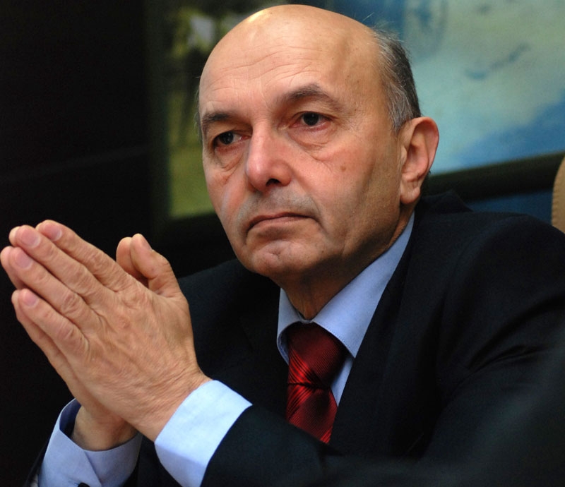 Isa Mustafa i quan “enveristë” Grupin e Tiranës në VV: Do ndihesha i ofenduar nëse do më lavdëronin