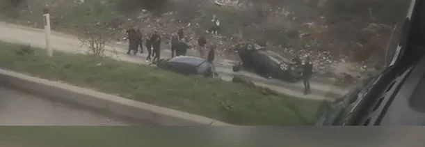 Pamje nga aksidenti i rëndë në Fushë Kosovë, vetura bie nga ura