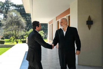 Albin Kurti pyetet në Shqipëri se pse e shmangu takimin me PD-në