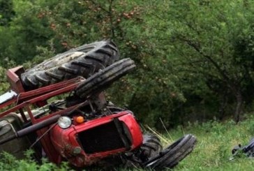 Rrokulliset traktori humb jetën 60-vjeçari