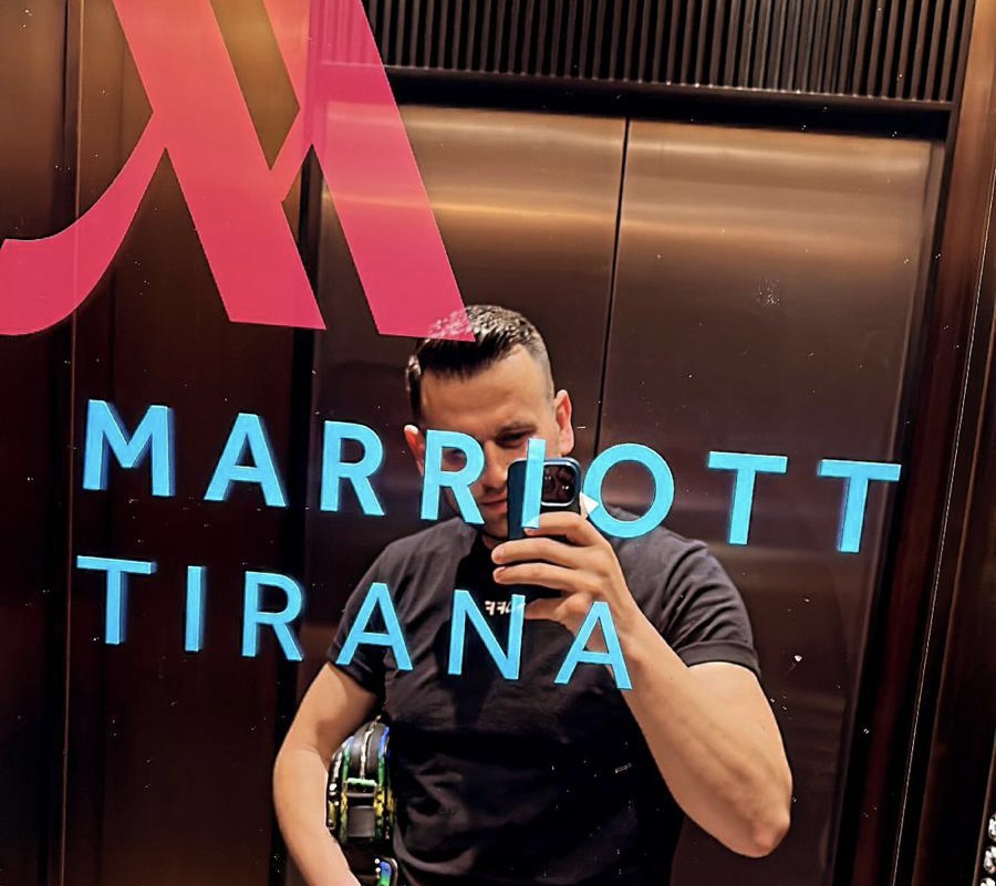 Me kë ishte Besi në Hotel Marriott në Tiranë, vikendin e kaluar?