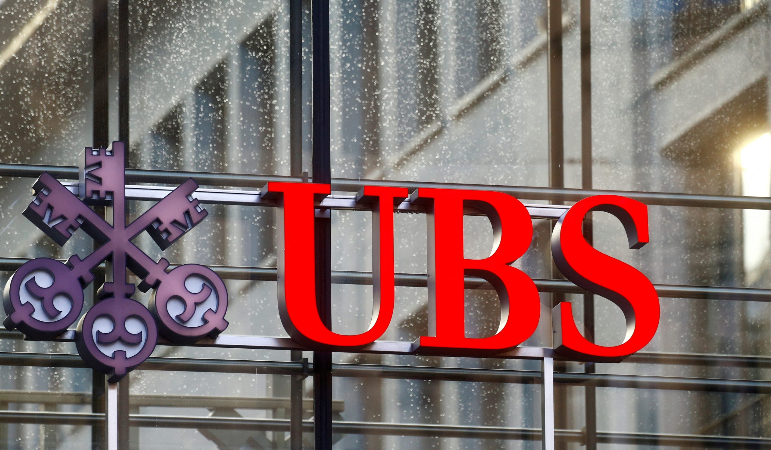 UBS Bank ofron 1 miliard euro për të blerë Credit Suisse