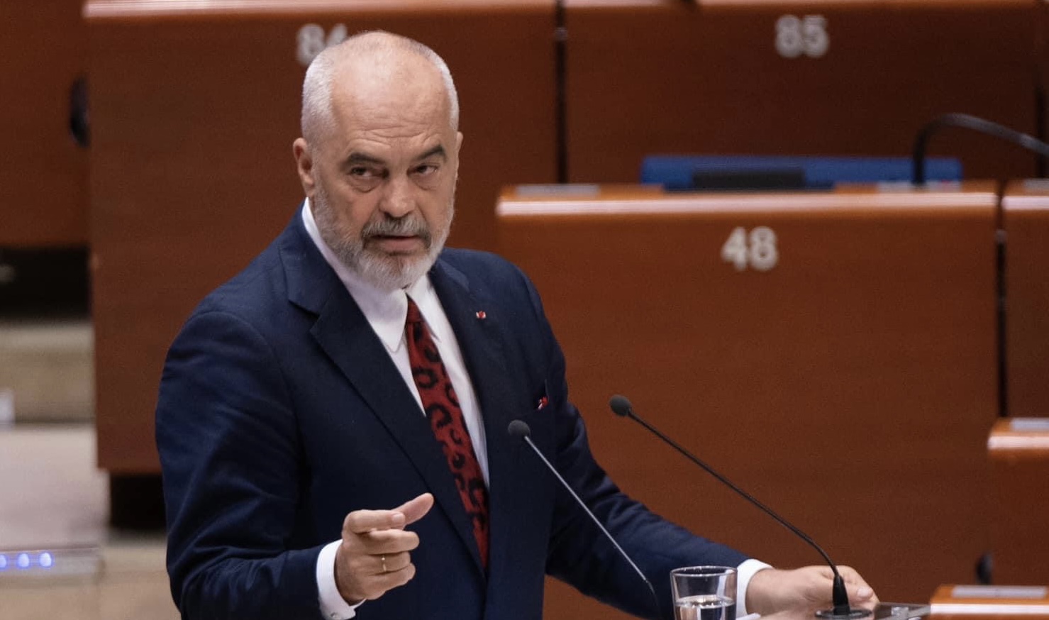 Edi Rama, mbledh nënshkrimet për Rezolutë të re kundër asaj të Dick Martyt