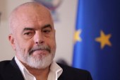 Edi Rama shtrihet në spital