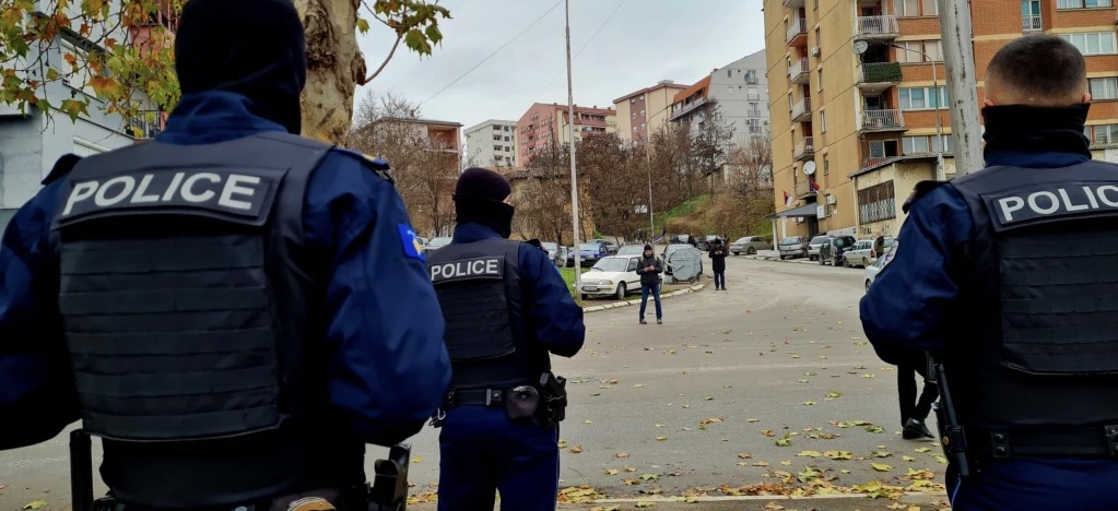 Shpërthim afër stacionit të policisë në veri, nuk ka të lënduar