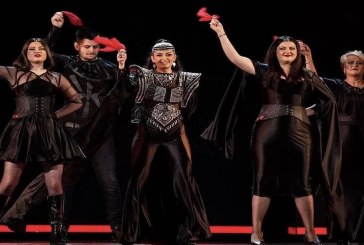 Albina dhe Familja Kelmendi elektrizojnë skenën me performancën e tyre në gjysmëfinalen e “Eurovision 2023”