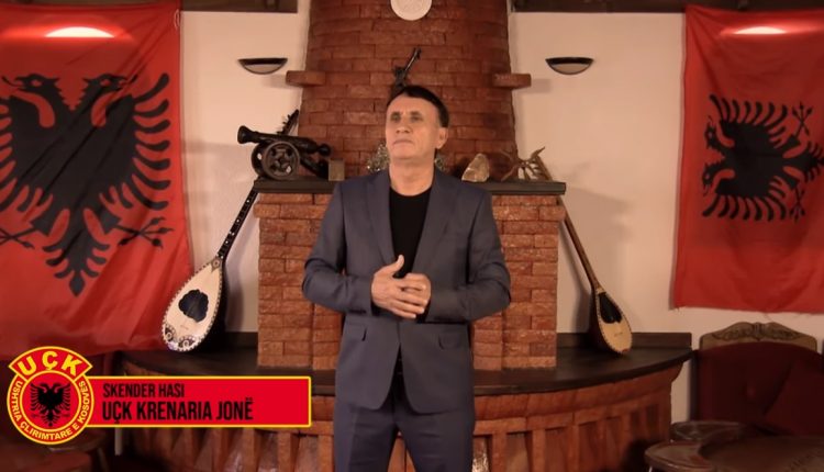 Skender Hasi promovon me video klip këngën ‘UÇK Krenaria jonë’ (Video)