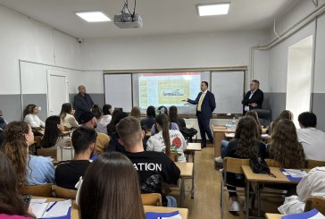 Drejtori BKS-së mbajti prezantimin para studenteve të Universitetit të Pejës