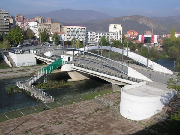 20 serbë sulmojnë dy shqiptarë në Mitrovicën e Veriut