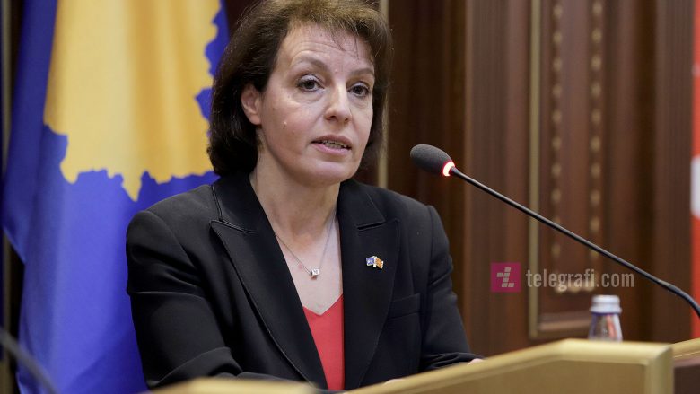 Donika Gërvalla publikon një thënie të urtë të babait të saj, pas anulimit të Mbledhjes së dy Qeverive