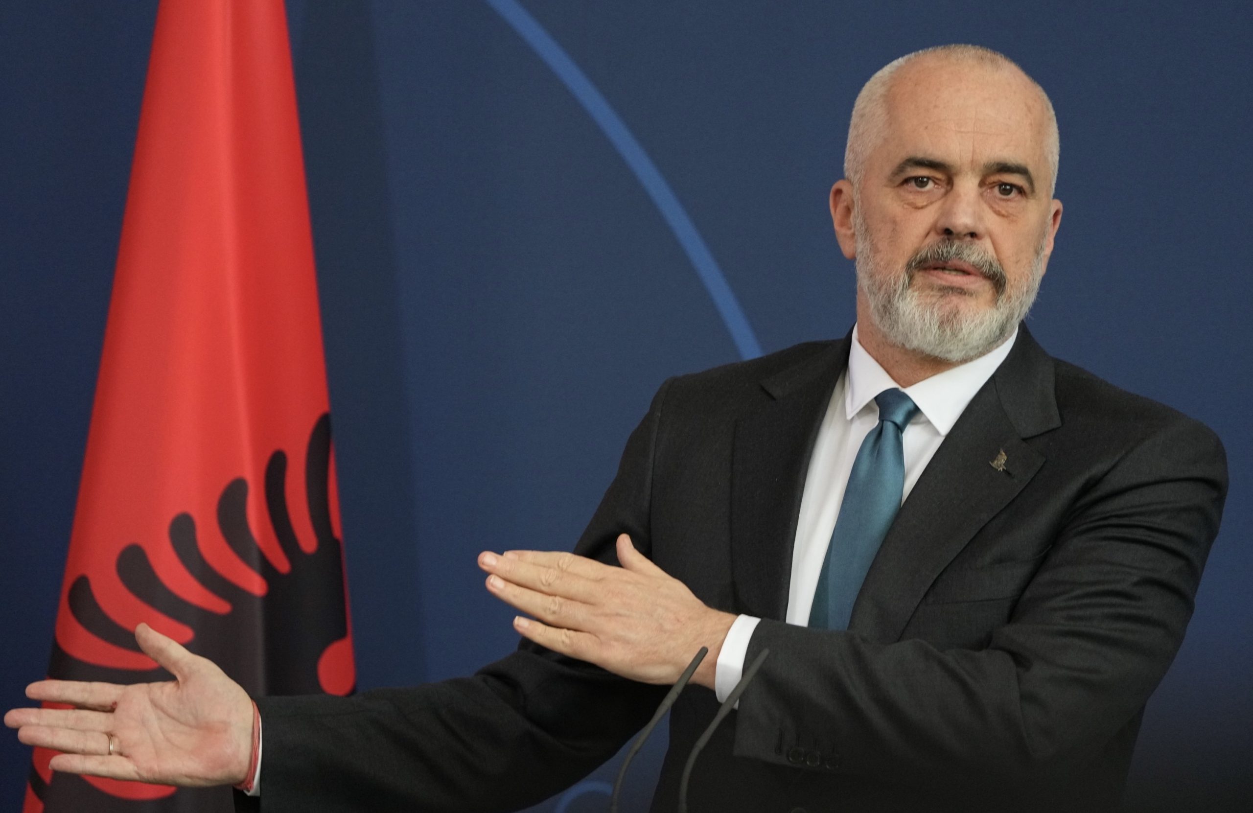 Edi Rama merr situatën në dorë, i propozon draft statut të Asociacionit për Kosovën Macronit e Scholzit