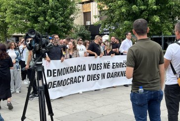 Gazetarët protestojnë për mbrojtjen e medias