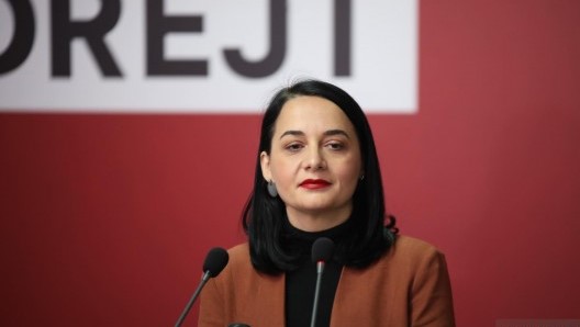Fitore Pacolli-Hotit: Për 12 vite nuk e keni rritur pagën minimale, ne po e bëjmë për 2 vjet