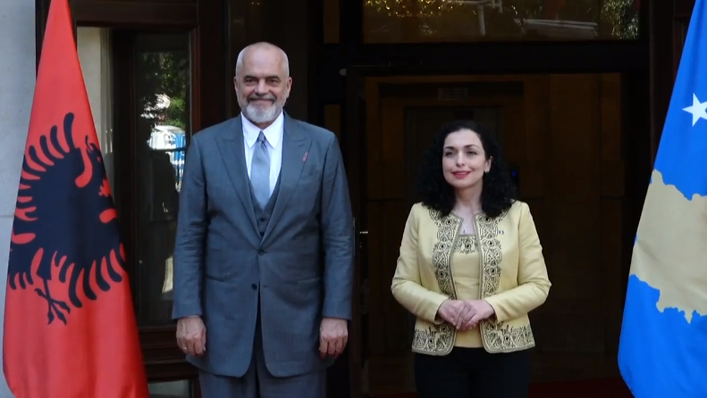 Edi Rama në Kosovë, pritet në takim nga presidentja Osmani