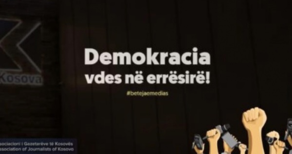 Në mbrojtje të Klan Kosovës: AGK thërret protestë për të hënën me moton “Demokracia vdes në errësirë”