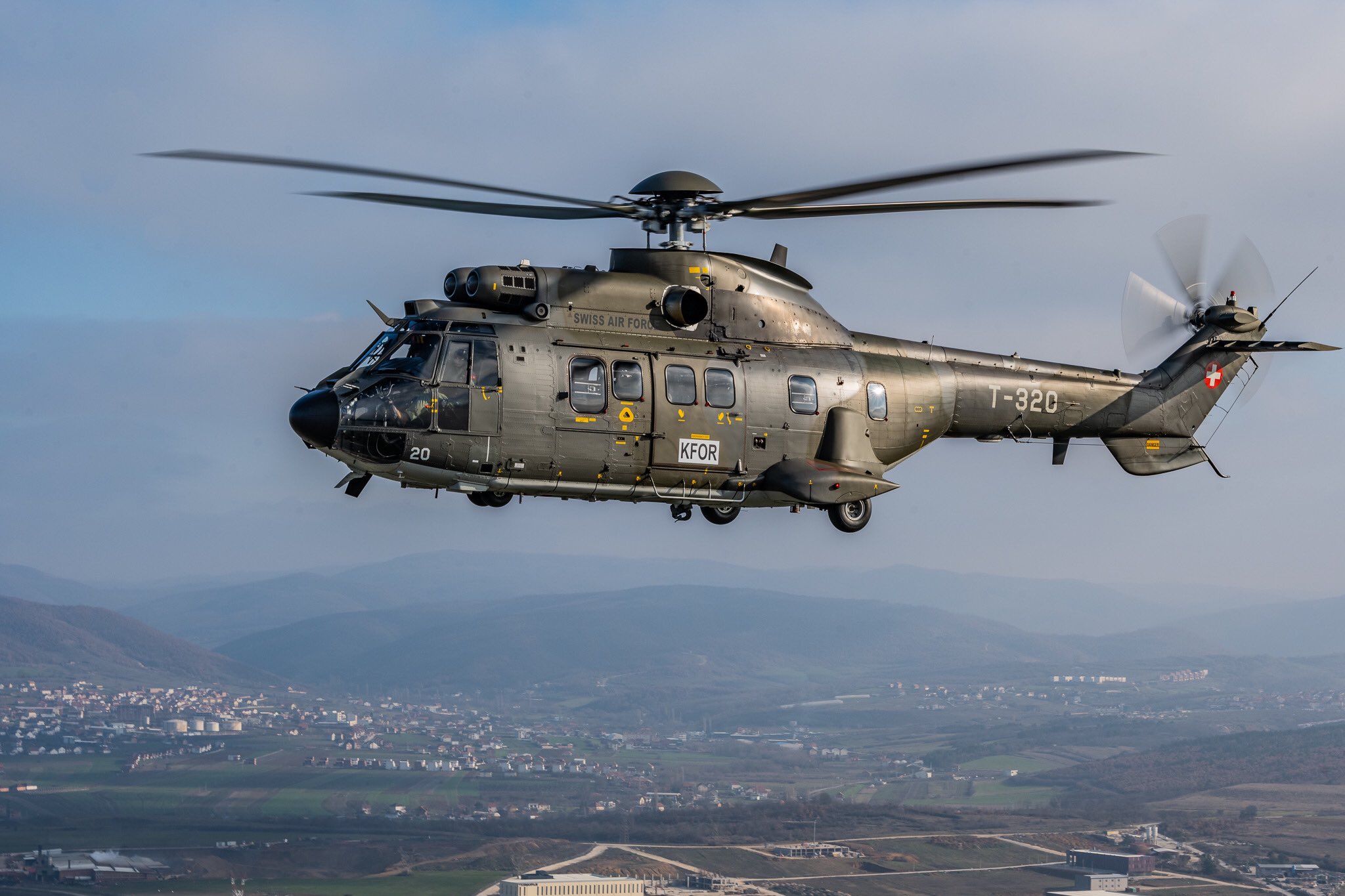 Situata në veri, KFOR bën vëzhgime nga helikopteri