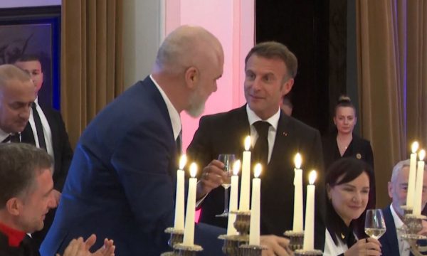 Macron flet shqip: Dolli për Europën që po ndërtojmë bashkë! Rroftë miqësia franko-shqiptare