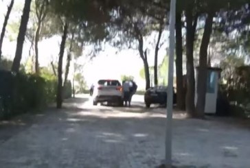 Forcat e policisë mbërrijnë në vilën e Malltezit në Lalëz