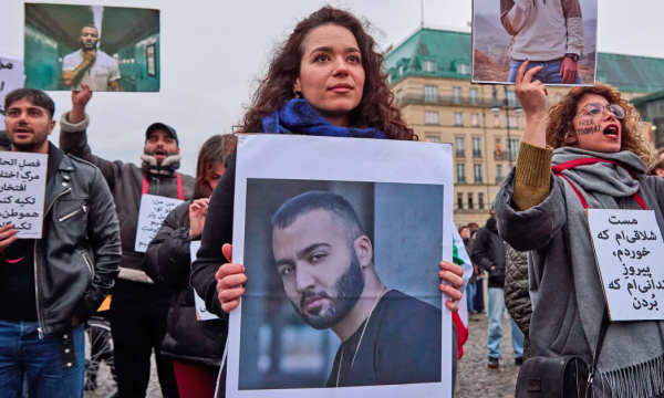 Lirohet nga burgu reperi iranian që mbështeti protestat antiqeveritare