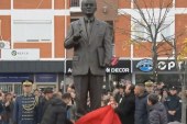 Zbulohet shtatorja e Adem Demaçit në Podujevë, Kurti: Ai e ktheu lirinë në kusht të ekzistencës