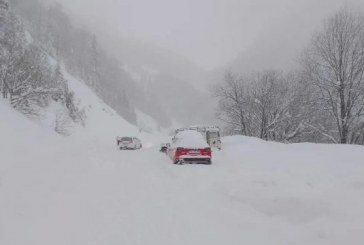 Është shumë keq, ka 1 metër borë”, rekomandohet që sot të mos vizitohet qendra e skijimit në Brezovicë