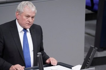 Deputeti gjerman: Të hiqen masat ndaj Kosovës, Vuçiqi t’i respektojë marrëveshjet