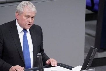 Deputeti gjerman: Të hiqen masat ndaj Kosovës, Vuçiqi t’i respektojë marrëveshjet