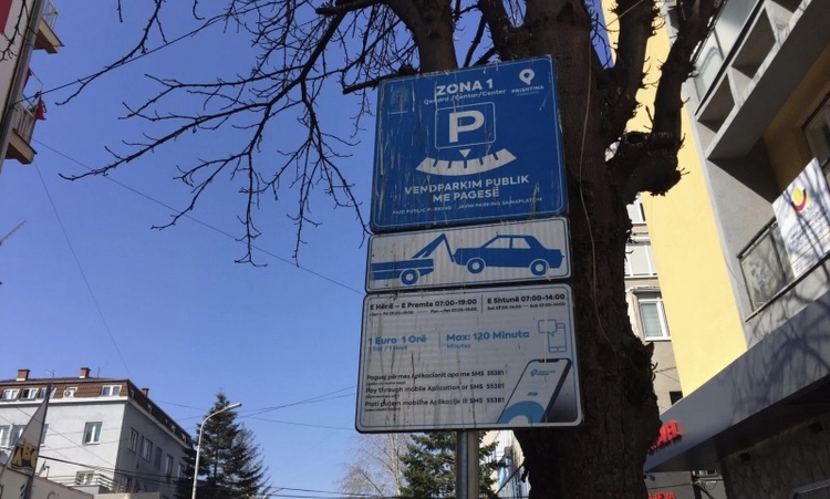 “Vetura e parë pa pagesë, e dyta 10 euro”, edhe një javë hyn në fuqi rregullorja e re e “Prishtina Parking”