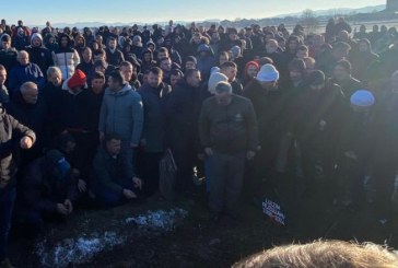 Njëra nga familjet e dorasëve kërkoi të marrë pjesë në ceremoninë e varrimit të Lulzim Fejzullahut, u refuzua