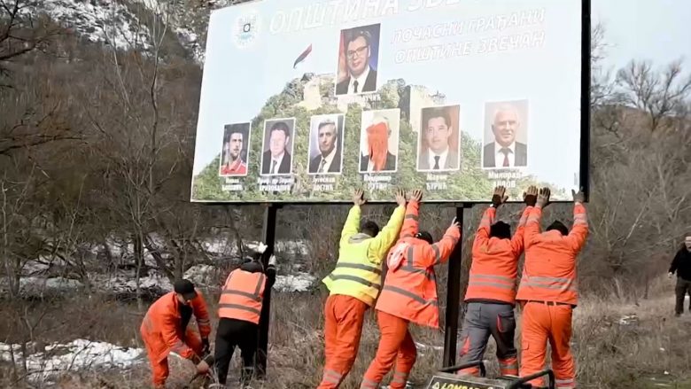 Largohen billbordat ilegalë me simbole dhe imazhe të diktatorëve e agresorëve serbë në Zveçan