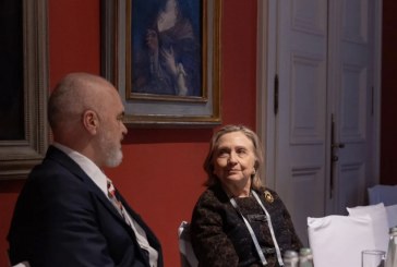 “Me miken e madhe të Shqipërisë dhe Kosovës”/ Rama takon ish-sekretaren e Shtetit, Hillary Clinton